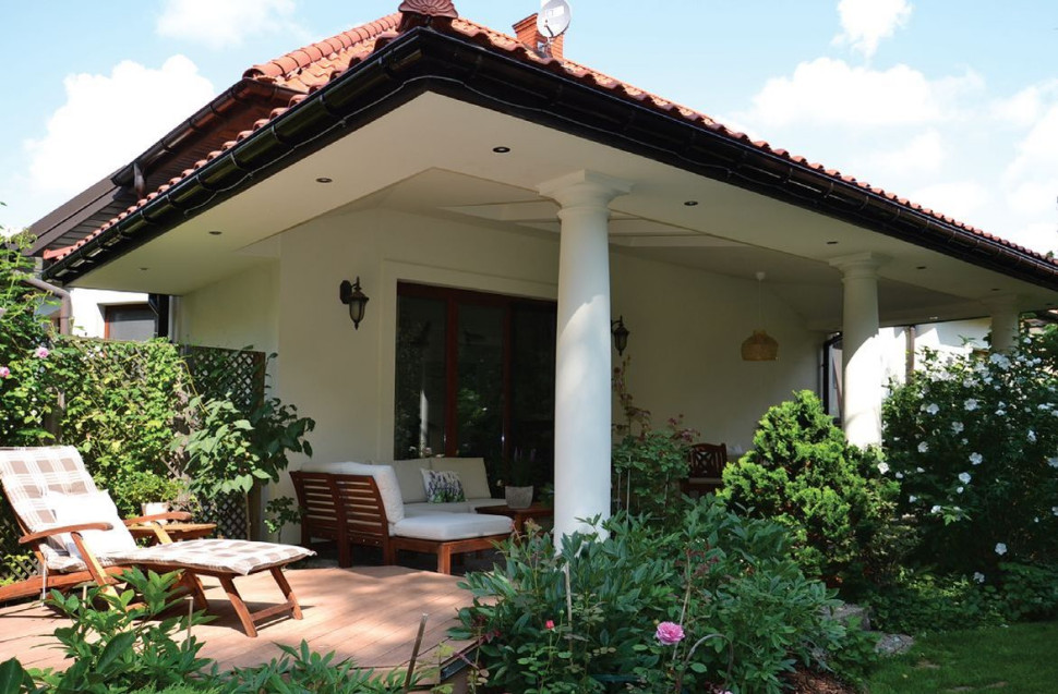 Zadaszony taras z zestawem wypoczynkowym