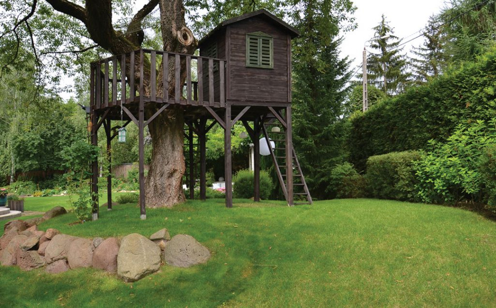 Drewniany domek na palach