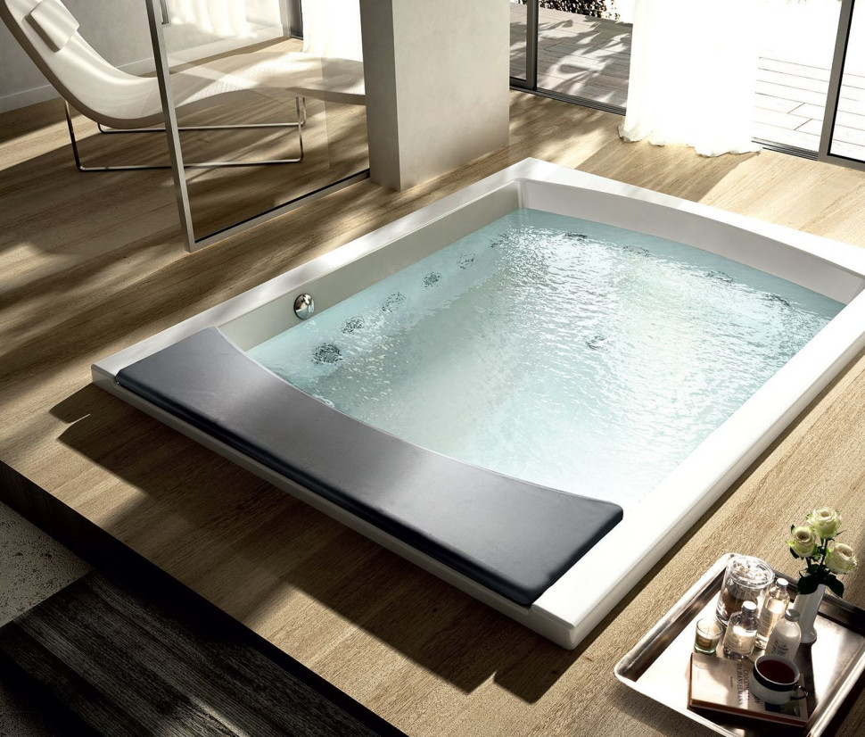 Minibasen Seaside t08 z systemem hydromasażu i komfortowym zagłówkiem, skrywającym panel sterowania