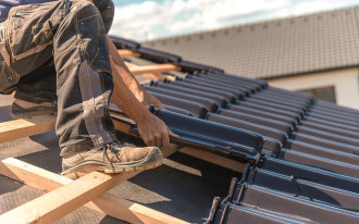 Co warto wiedzieć na temat wymiany pokrycia dachowego?