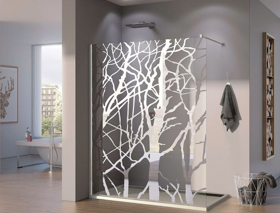 Kabina Pur typu walk-in; Na zdjęciu nadruk dekoracyjny Drzewa