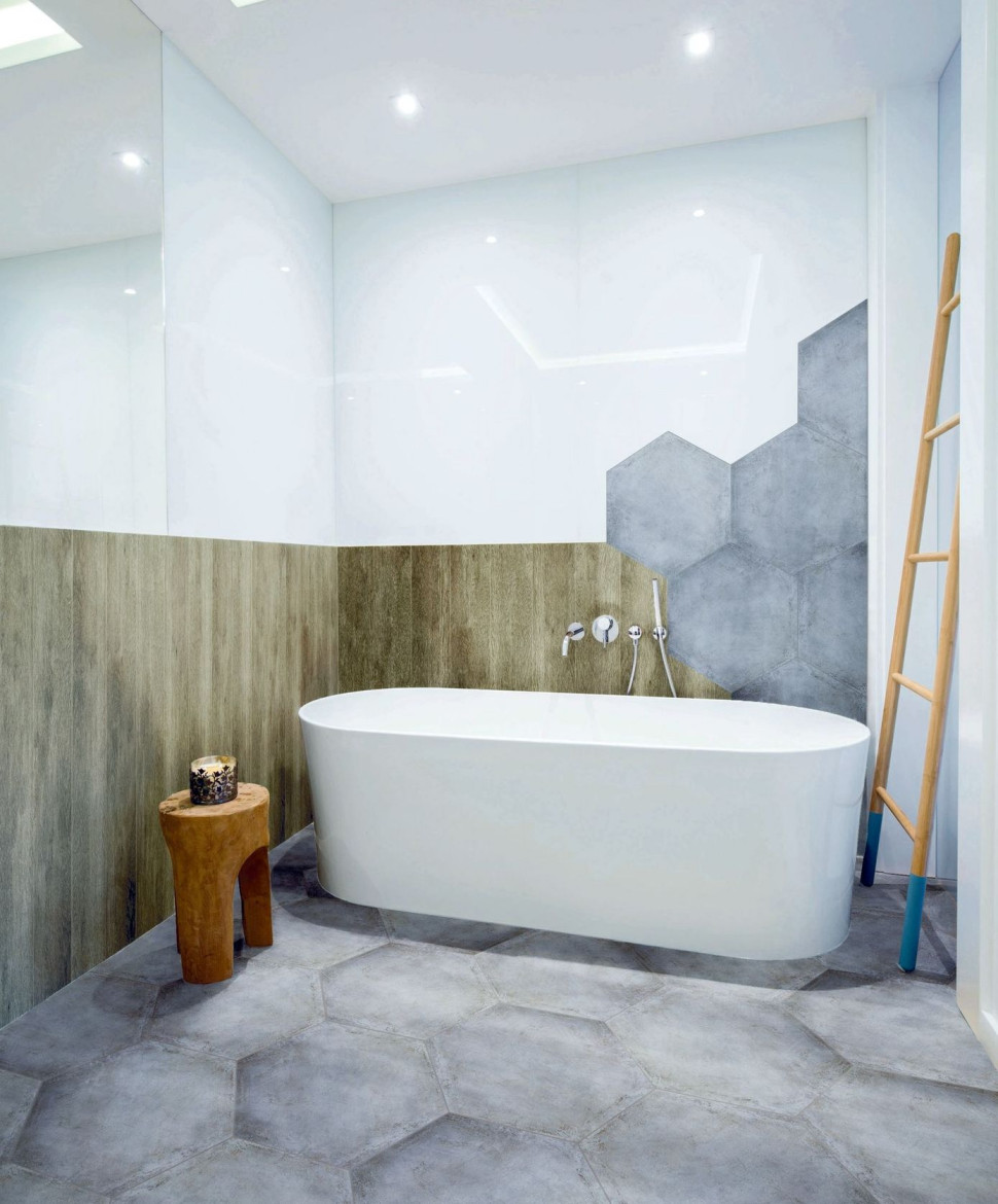 Sześciokątne, imitujące surowy beton płytki Hexon i podłużne płytki Madera; gres szkliwiony