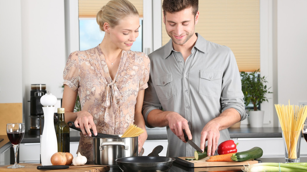 Jakie są niezbędne przybory do zachowania czystości w kuchni?