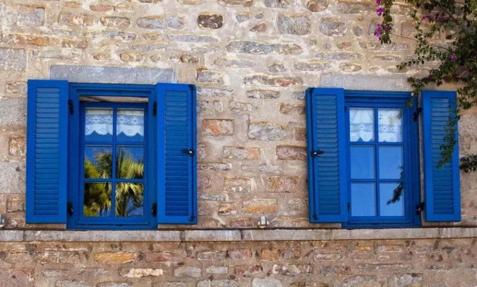 Okiennice w kolorze niebieskim