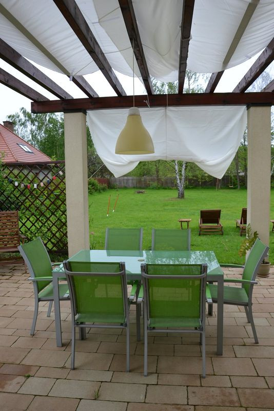 Meble z metalu i tworzywa sztucznego są praktyczne w użytkowaniu i składowaniu