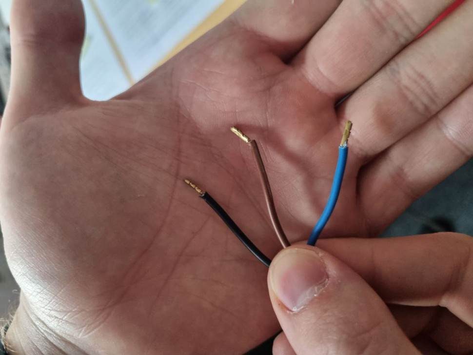 Kable zasilające w zaworze przełączającym ESBE serii VZD