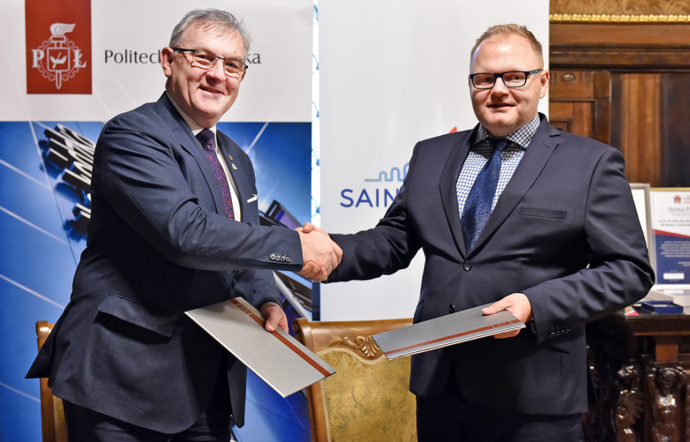 Prof. Krzysztof Jóźwik, rektor PŁ i Grzegorz Wojciechowski, dyrektor generalny na Europę Wschodnią Saint-Gobain Surface Solutions, fot. Jacek Szabela