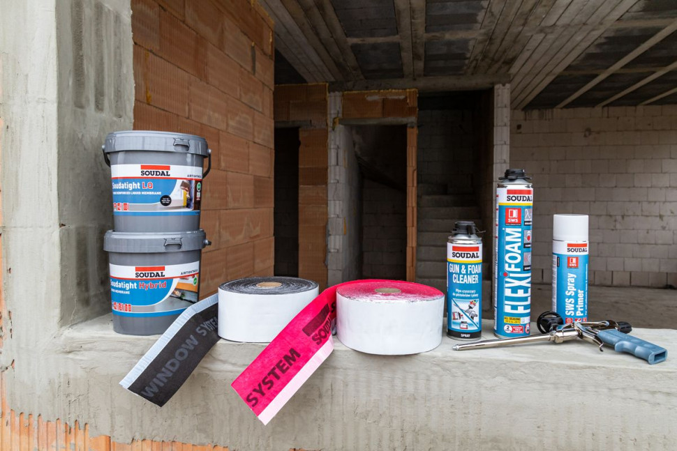 Produkty niezbędne do montażu okien w systemie SWS. fot. Soudal