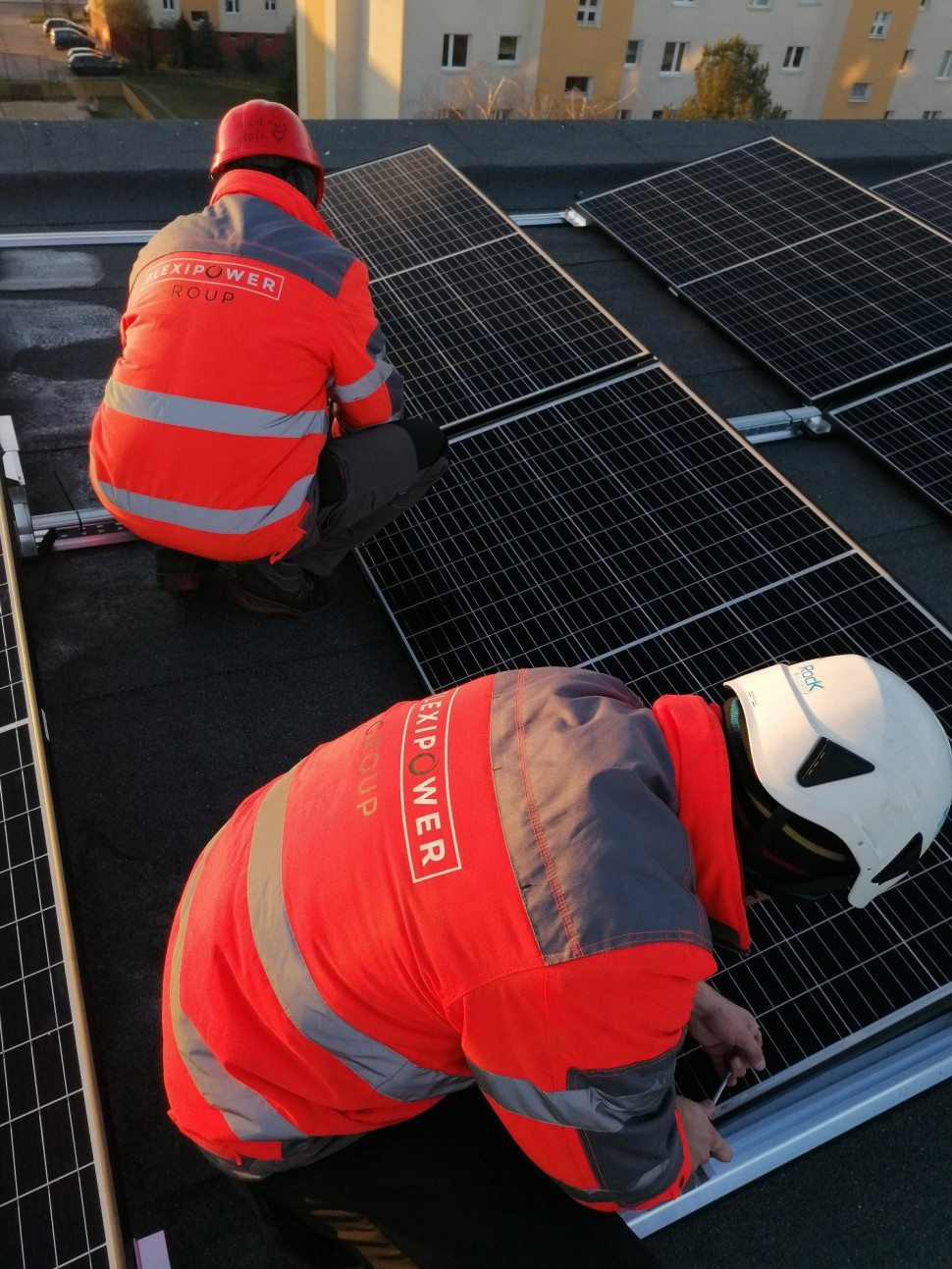 Montaż paneli fotowoltaicznych na dachu