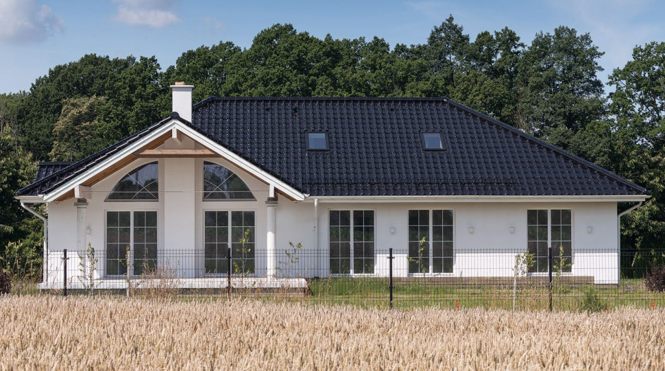 Dachówka ceramiczna TITANIA FINESSE - czarna glazurowana