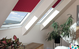 Rolety ARF w kolorze Viva Magenta od FAKRO