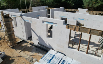 Za co murarze lubią beton komórkowy?