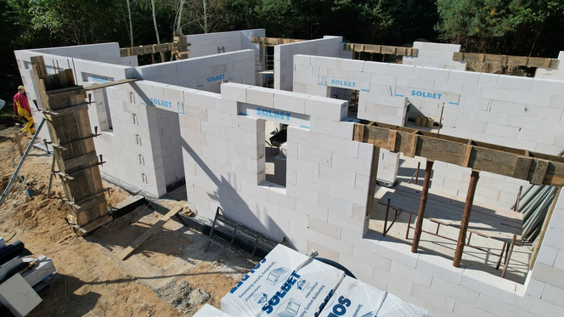 Za co murarze lubią beton komórkowy?