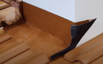 Obróbka dekarska krok po kroku z użyciem taśmy CREPFORM marki CREATON