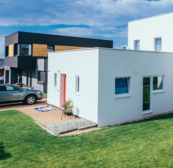 Podczas prac brukarze wykorzystywali profesjonalny sprzęt