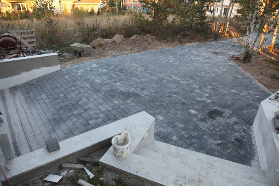 W II etapie ułożono nawierzchnię z kostki betonowej