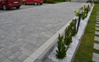 Podjazd i parking dla gości na gruncie gliniasto-piaszczystym