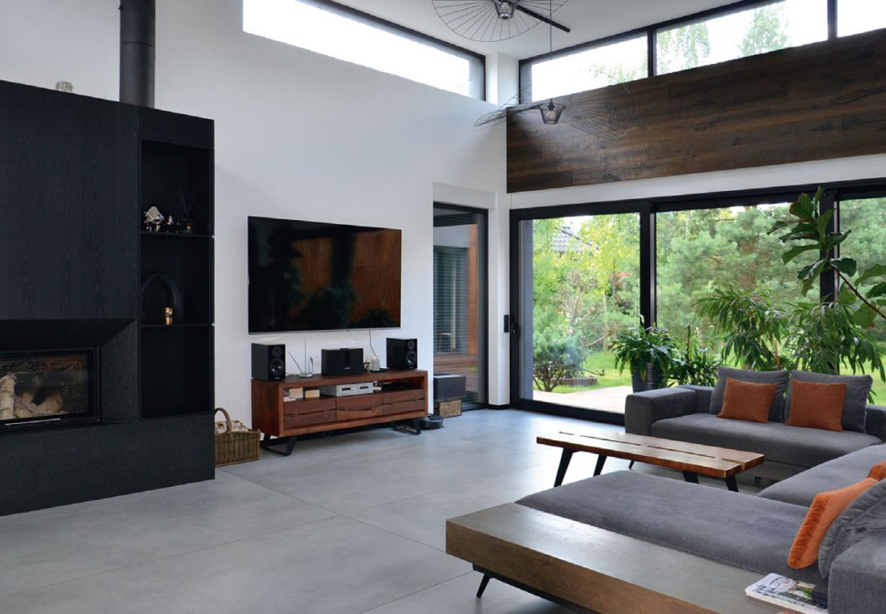 Połączona strefa dzienna i hol zajmują około 100 m2