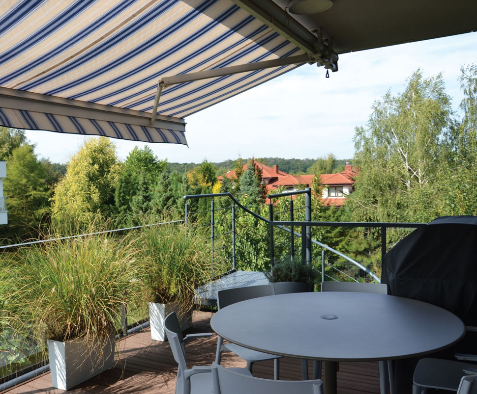 Taras z elektryczną markizą