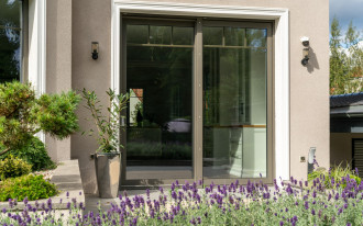 Jak budowa całego okna wpływa na współczynnik przenikania ciepła?