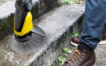 Jak usunąć mech z trawnika i kostki brukowej? Skuteczne sposoby