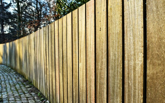 Protest przeciw grodzeniu miasta