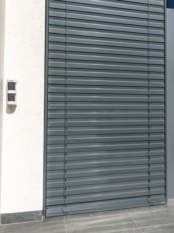 ZZ Z90 - żaluzja podtynkowa wykonana z aluminium