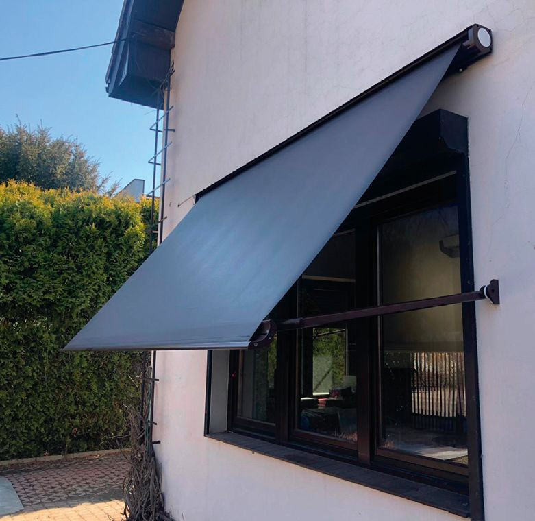 Markiza w kasecie - model natynkowy montowany do elewacji