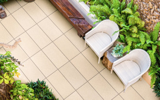 Jakie płyty warto wybrać na taras i ścieżki w ogrodzie i wokół domu?