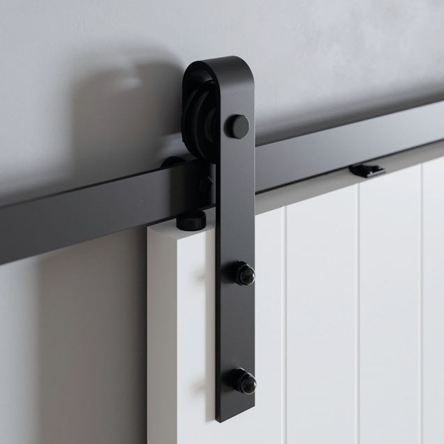 System Przesuwny BLACK - drzwi płytowe w systemie naściennym - skrzydło przymocowane do specjalnej prowadnicy