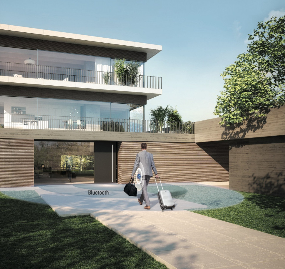 Drzwiami można sterować nawet przy użyciu smartfonu, fot. Schüco