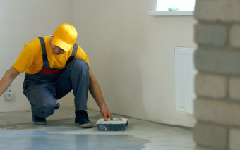 Sekret trwałej posadzki - dlaczego wylewki samopoziomujące zmieniają zasady gry