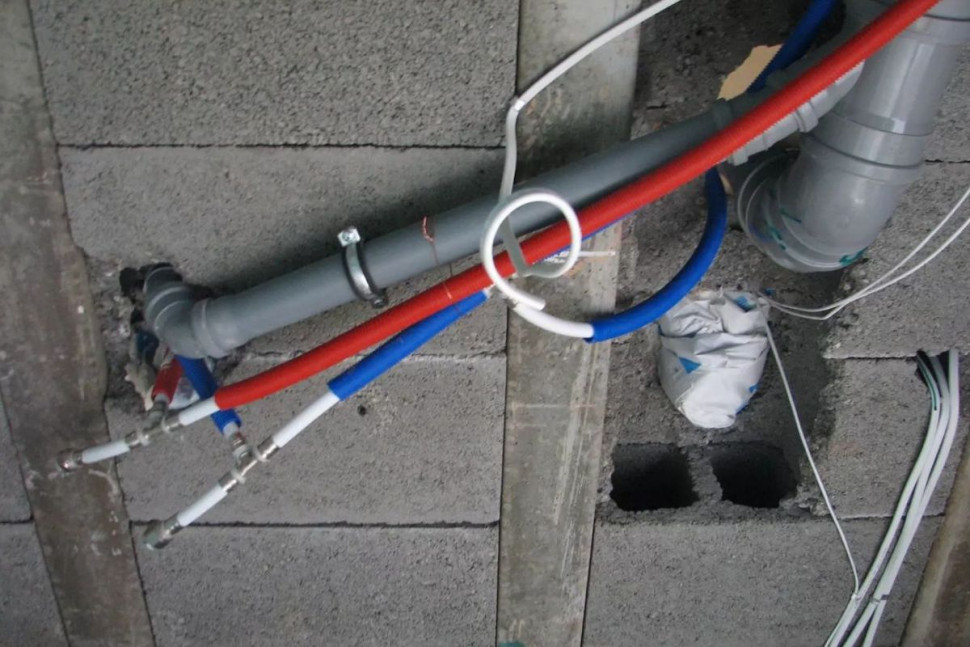 Niestaranne zamocowanie instalacji może być przyczyną problemów podczas eksploatacji. (fot. T. Rybarczyk)