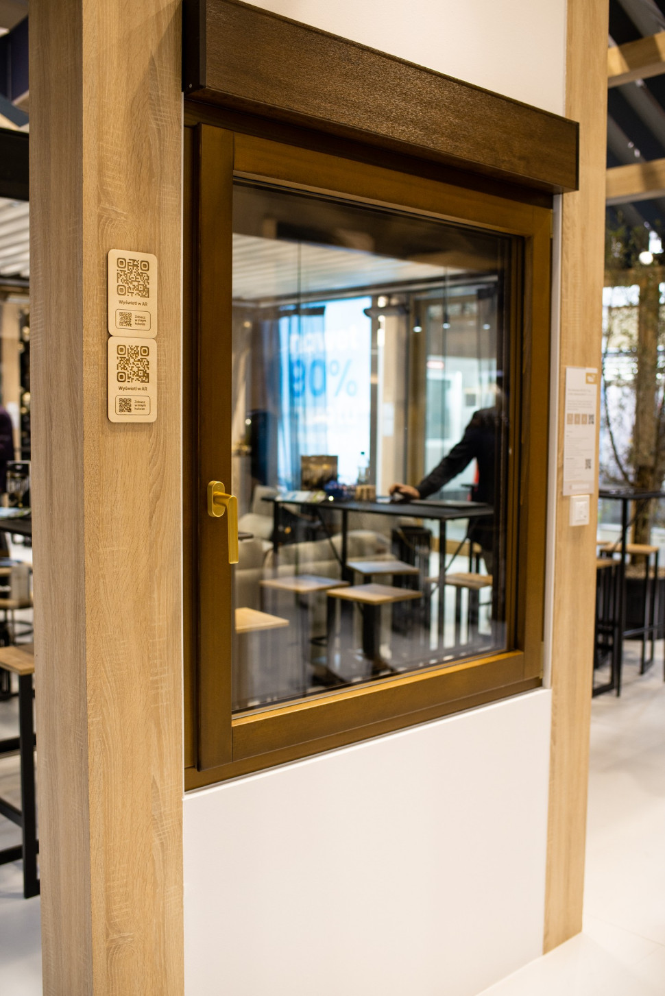 Okno drewniane Naturo 75 ALU z roletą nadstawną Elite XT