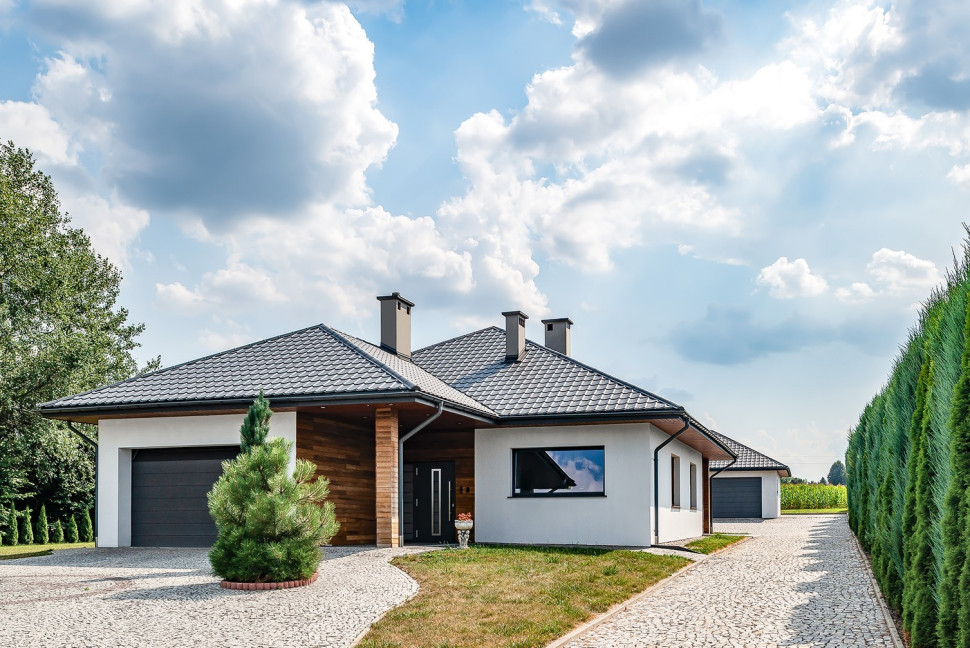 Dach pokryty blachodachówką FIORD