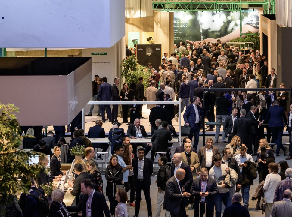 Tłum Zwiedzających na targach ISH we Frankfurcie