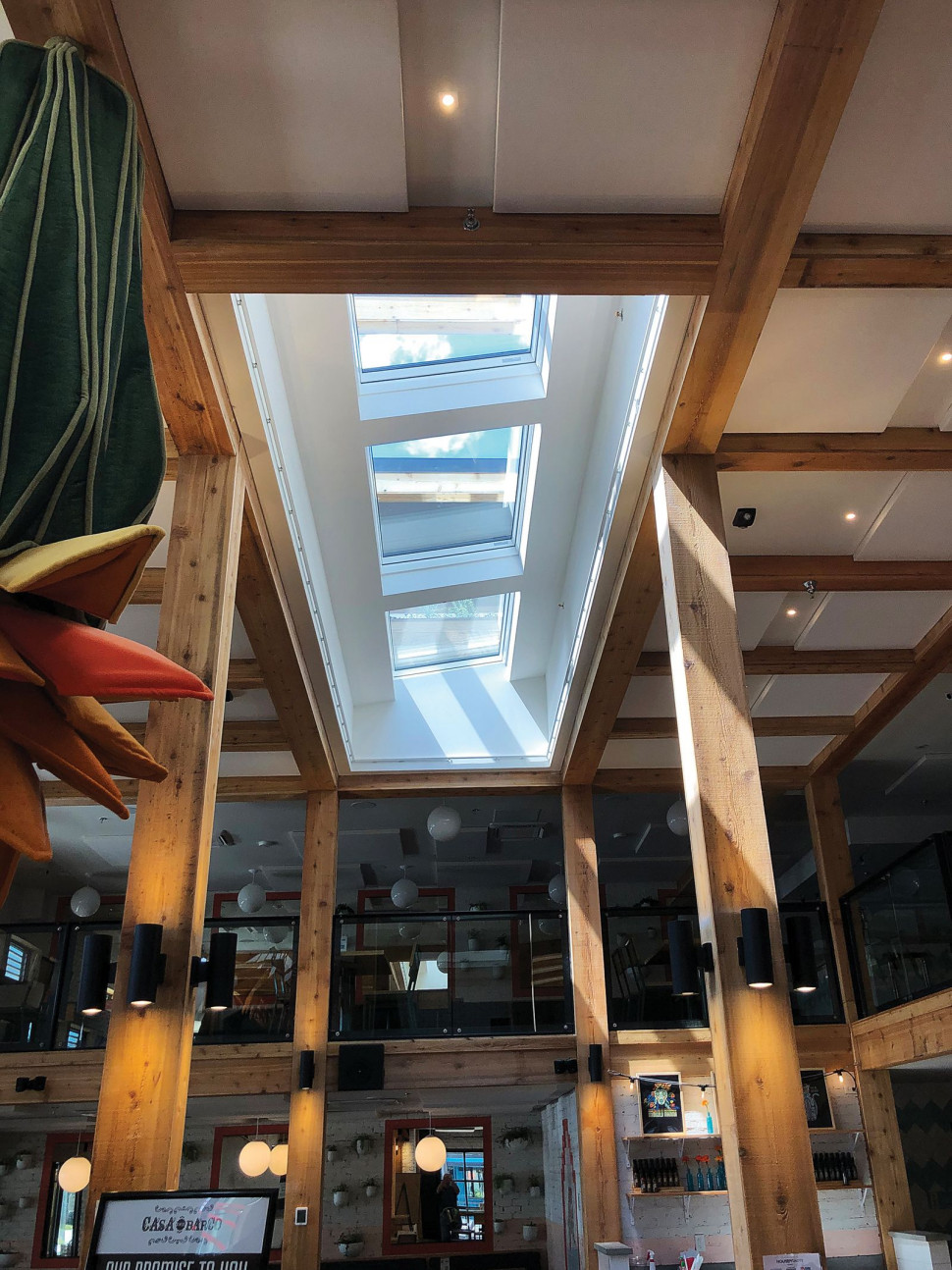 Okna dachowe DXF od FAKRO doświetlają restaurację w Richmond (Wirgnia, USA)