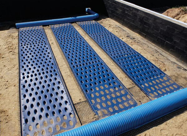 Gruntowy wymiennik ciepła umieszczony pod domem, w obrysie fundamentów