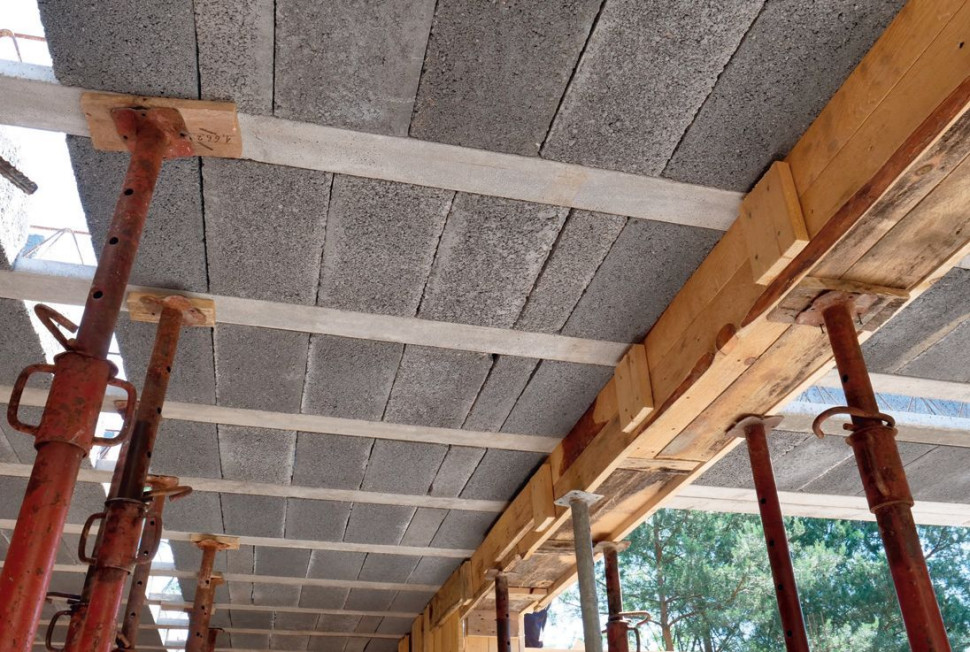 Strop gęstożebrowy