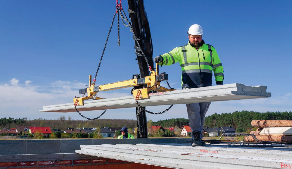 Do układania lżejszych stropów prefabrykowanych wystarczy HDS, czyli samochód ciężarowy z żurawiem