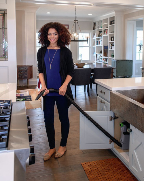 Element systemu centralnego odkurzacza - wąż wyciągany bezpośrednio z kasety