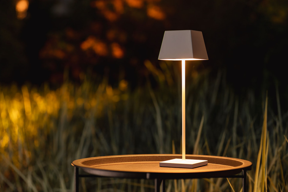 Przenośna lampa MAHE LED