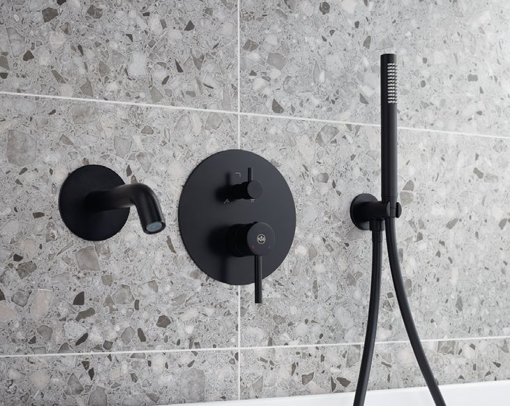 Czarna armatura łazienkowa