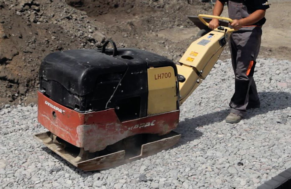 Ubijanie podbudowy zagęszczarką wibracyjną