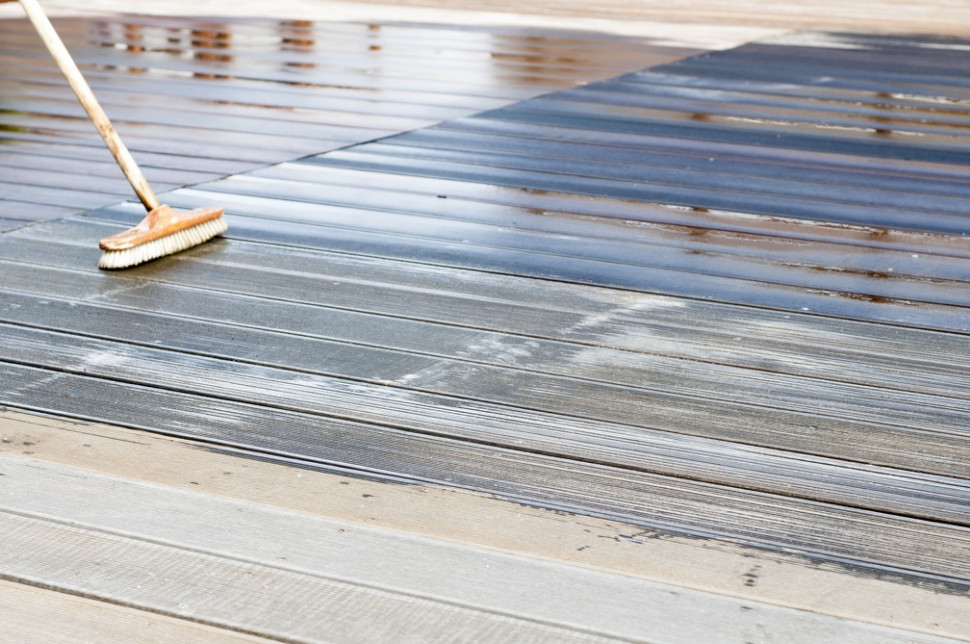 Naturalny proces szarzenia drewna pod wpływem promieni UV nie wpływa negatywnie na jego parametry