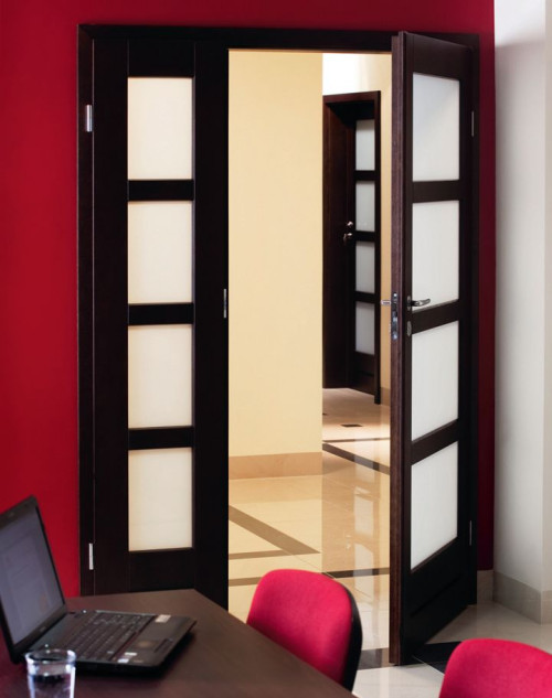 Drzwi rozwierne złożone z dwóch skrzydeł