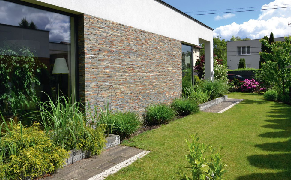 Trawy ozdobne wykorzystali do urozmaicenia długiej elewacji (południowej)