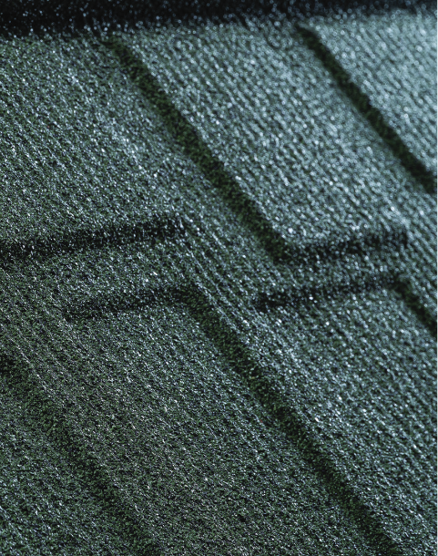 Mocną wizualnie stroną pokrycia Bolt jest grube ziarno kruszywa.