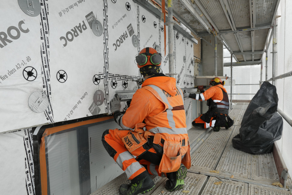 Działaniem przynoszącym najszybsze i najbardziej trwałe efekty jest dodatkowe ocieplenie budynków