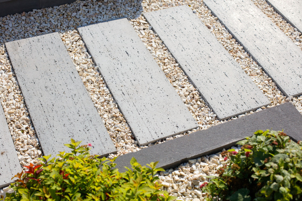 Kamienna ściażka z elementów Polbruk Linea